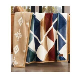 Pendleton Home Reversible Plush Throw Serrado